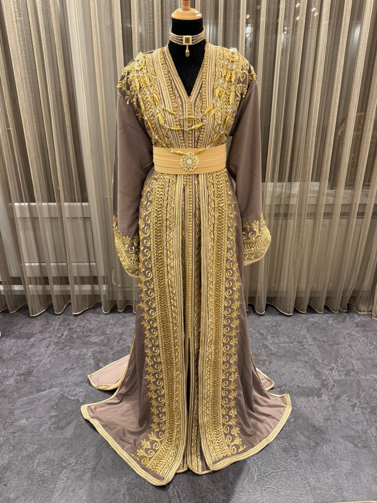 TE HUUR – ZEER EXCLUSIEVE Marokkaanse Takchita / Caftan, Maat 38/40 (M), Overige typen, Blauw, Ophalen of Verzenden