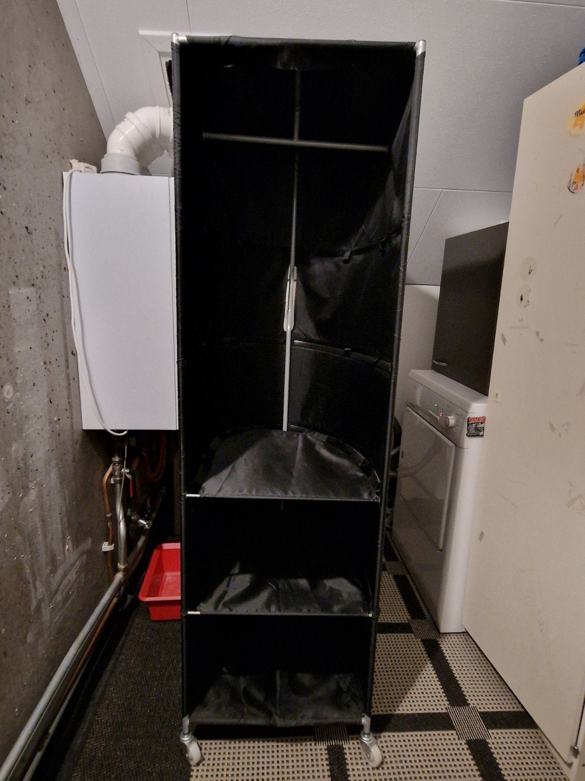 Verrijdbare Ikea kledingkast, Ophalen, Overige materialen, 75 cm of meer, Smal en hoog