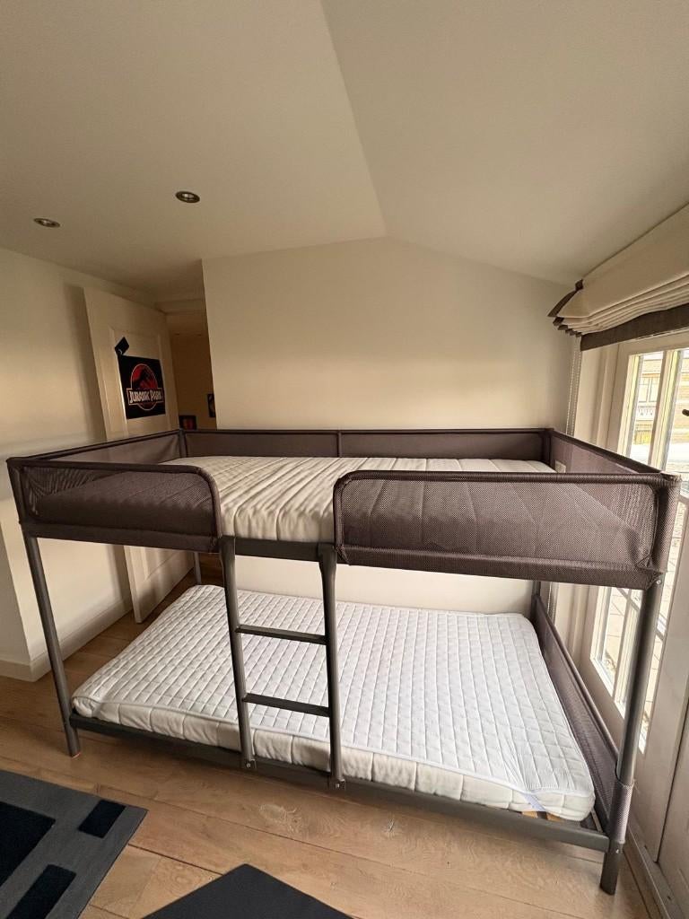 IKEA TUFFING stapelbed in perfecte staat., Kinderen en Baby's, Kinderkamer | Stapelbedden en Hoogslapers, Ophalen, Zo goed als nieuw