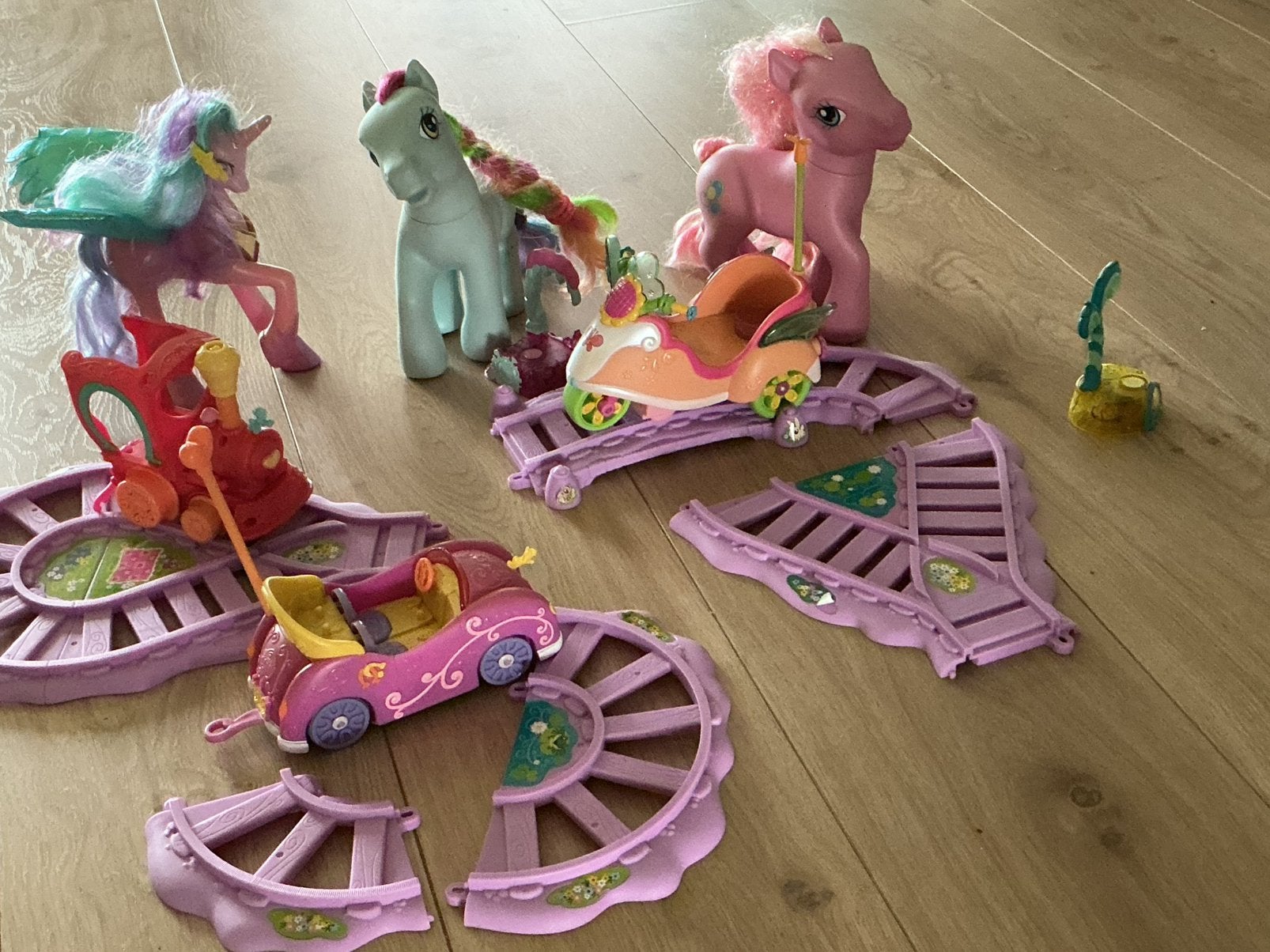 Little pony s met trein en scooters, Ophalen of Verzenden, Zo goed als nieuw
