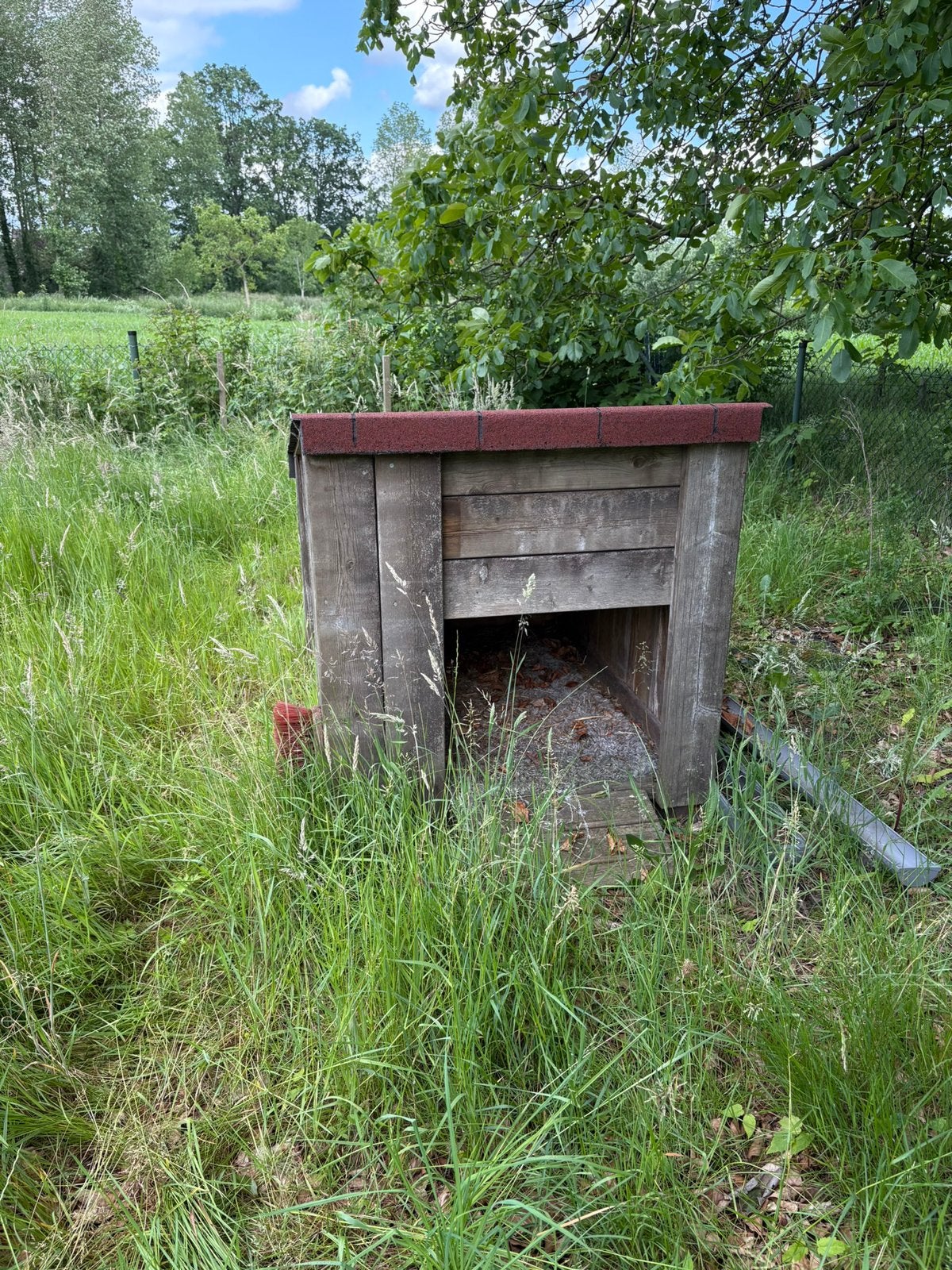 Buitenhok hondenhok dierenverblijf GRATIS moet per 30-7 weg, Dieren en Toebehoren, Hondenhokken, Ophalen, Gebruikt, 110 cm of meer