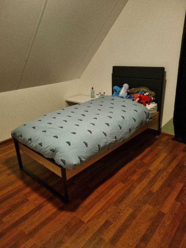 Almila Irony bed inclusief lattenbodem en matras, Lattenbodem, 85 tot 100 cm, Ophalen of Verzenden, Zo goed als nieuw