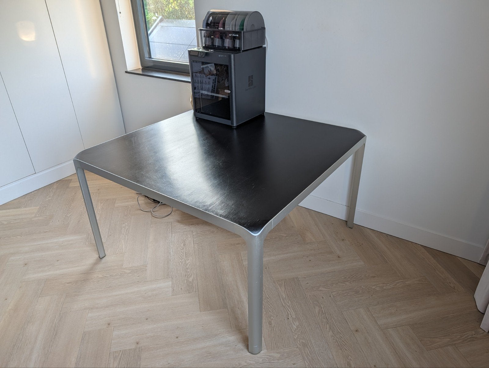 Eettafel - Modern design - houtfineer blad zwart, Huis en Inrichting, Tafels | Eettafels, Ophalen, Gebruikt, Overige materialen