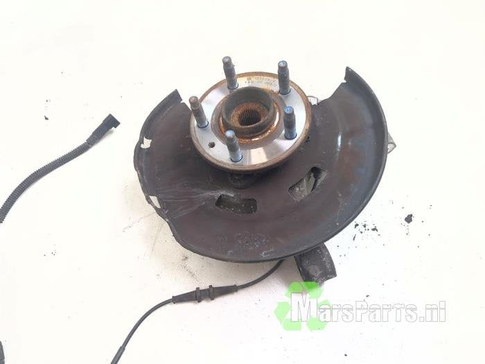 Fusee links-voor van een Opel Astra