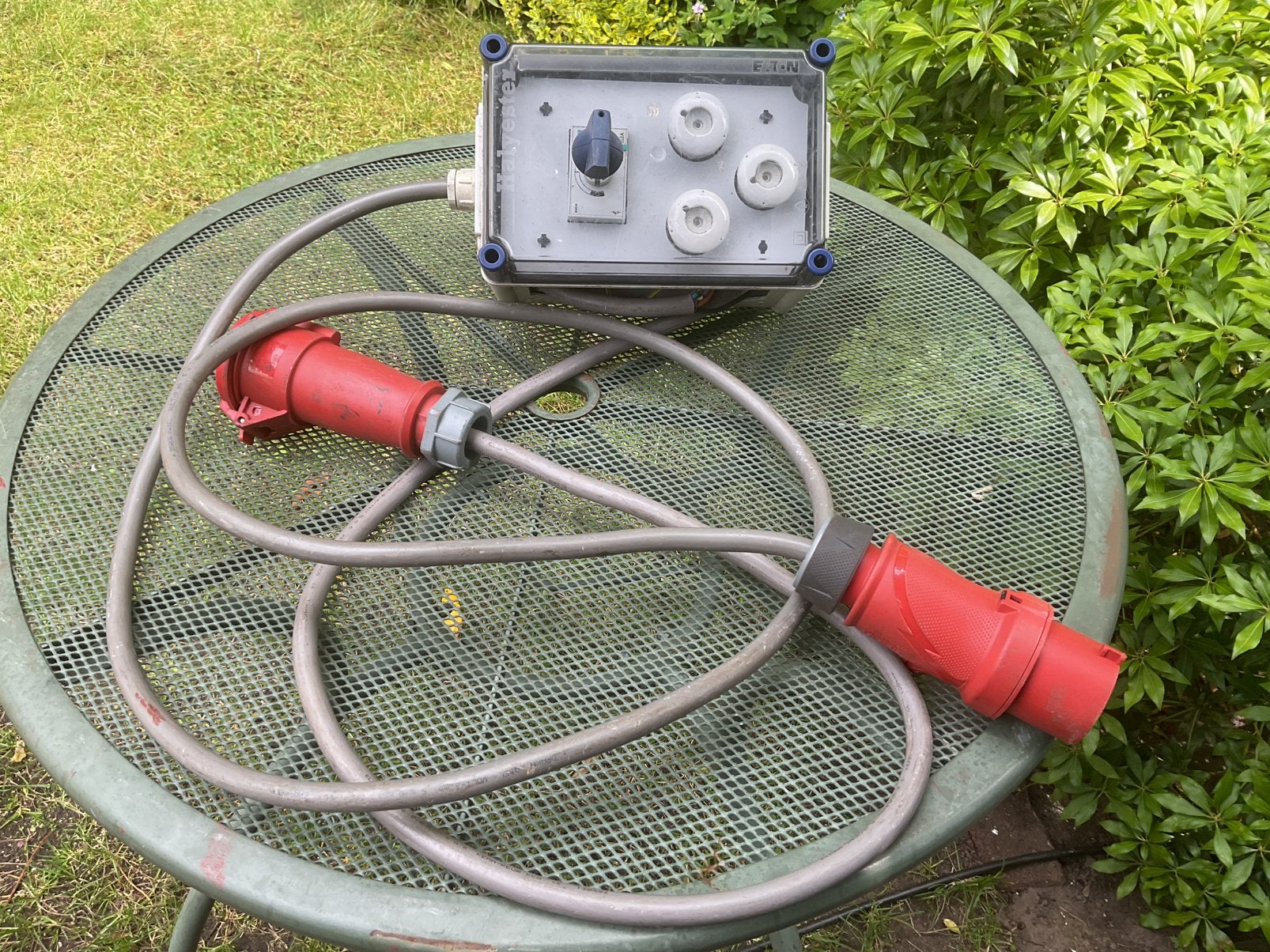Electrakast 63 ampère met 3 zekeringen en kabel met stekker., Ophalen of Verzenden, Zo goed als nieuw, Kabel of Snoer
