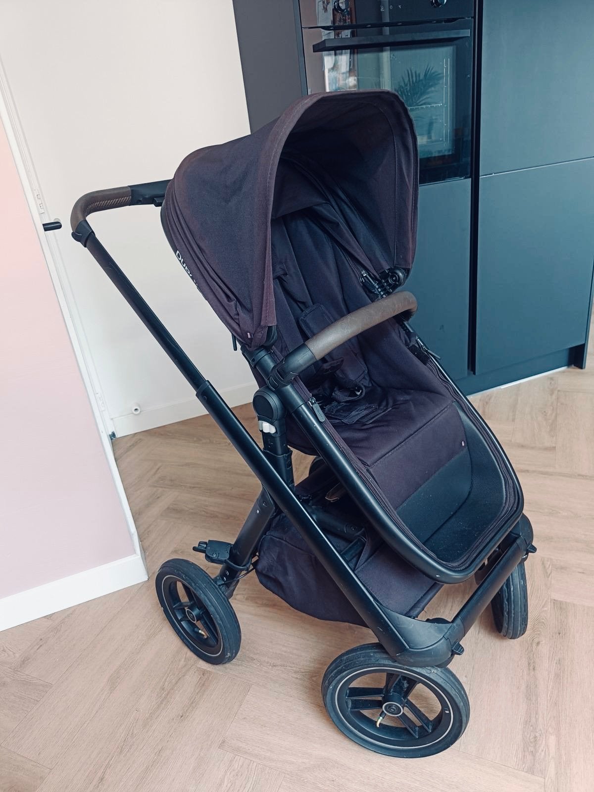 Zwarte dubatti one kinderwagen, Kinderen en Baby's, Kinderwagens en Combinaties, Luchtbanden, Zo goed als nieuw, Ophalen, Kinderwagen