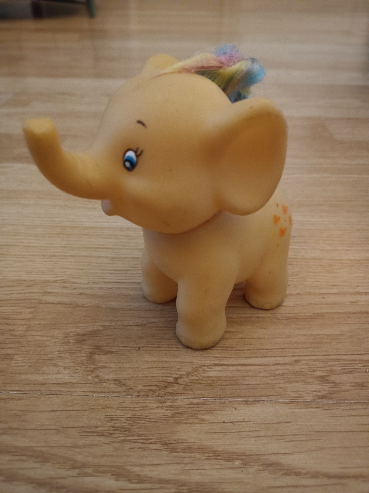 Vintage rubberen olifantje met regenboog manen, Ophalen of Verzenden, Gebruikt