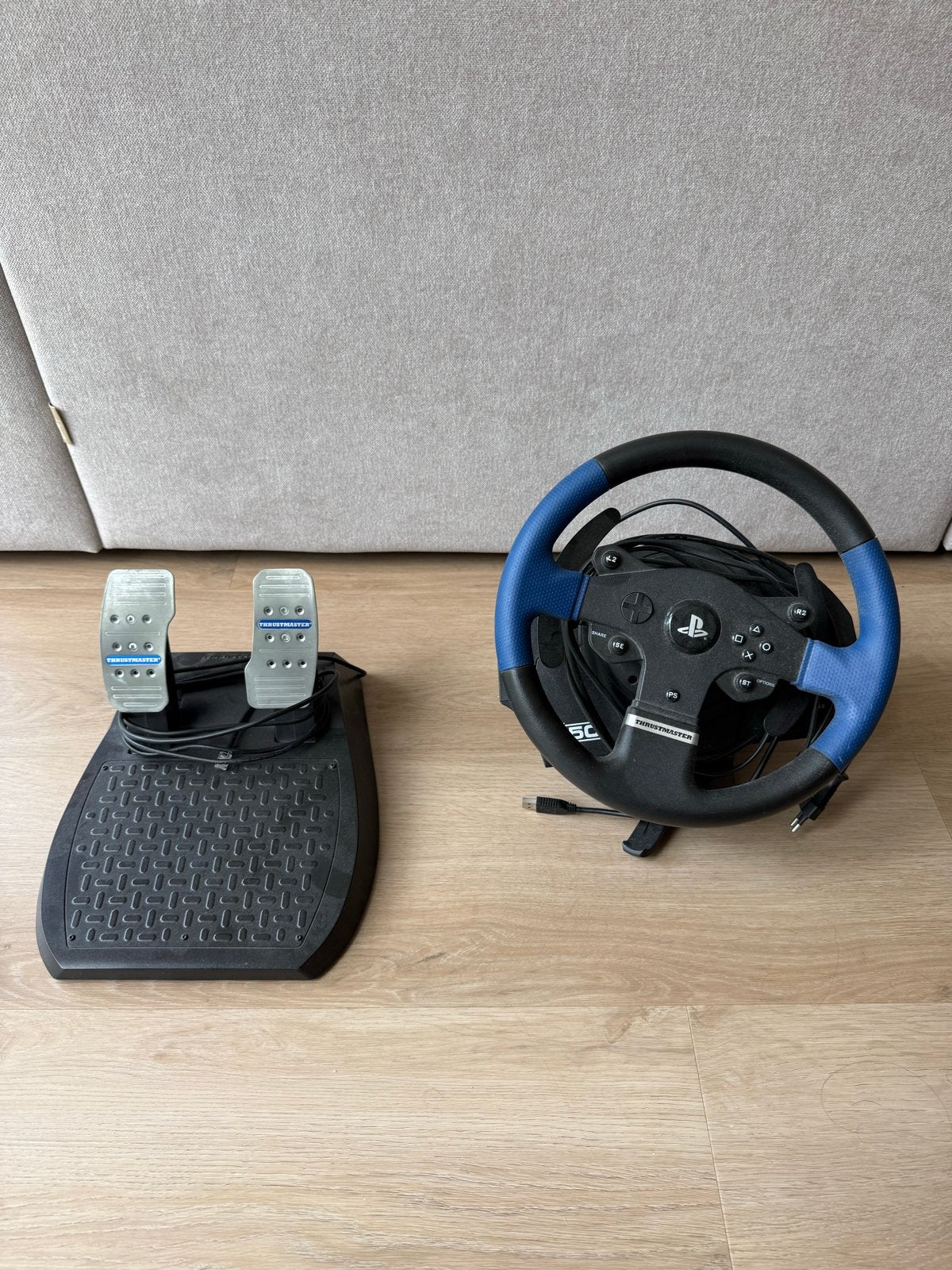 Thrustmaster T150 racestuur met pedalen voor PS4/PS5, Ophalen of Verzenden, Gebruikt, Stuurtje of Sportattribuut