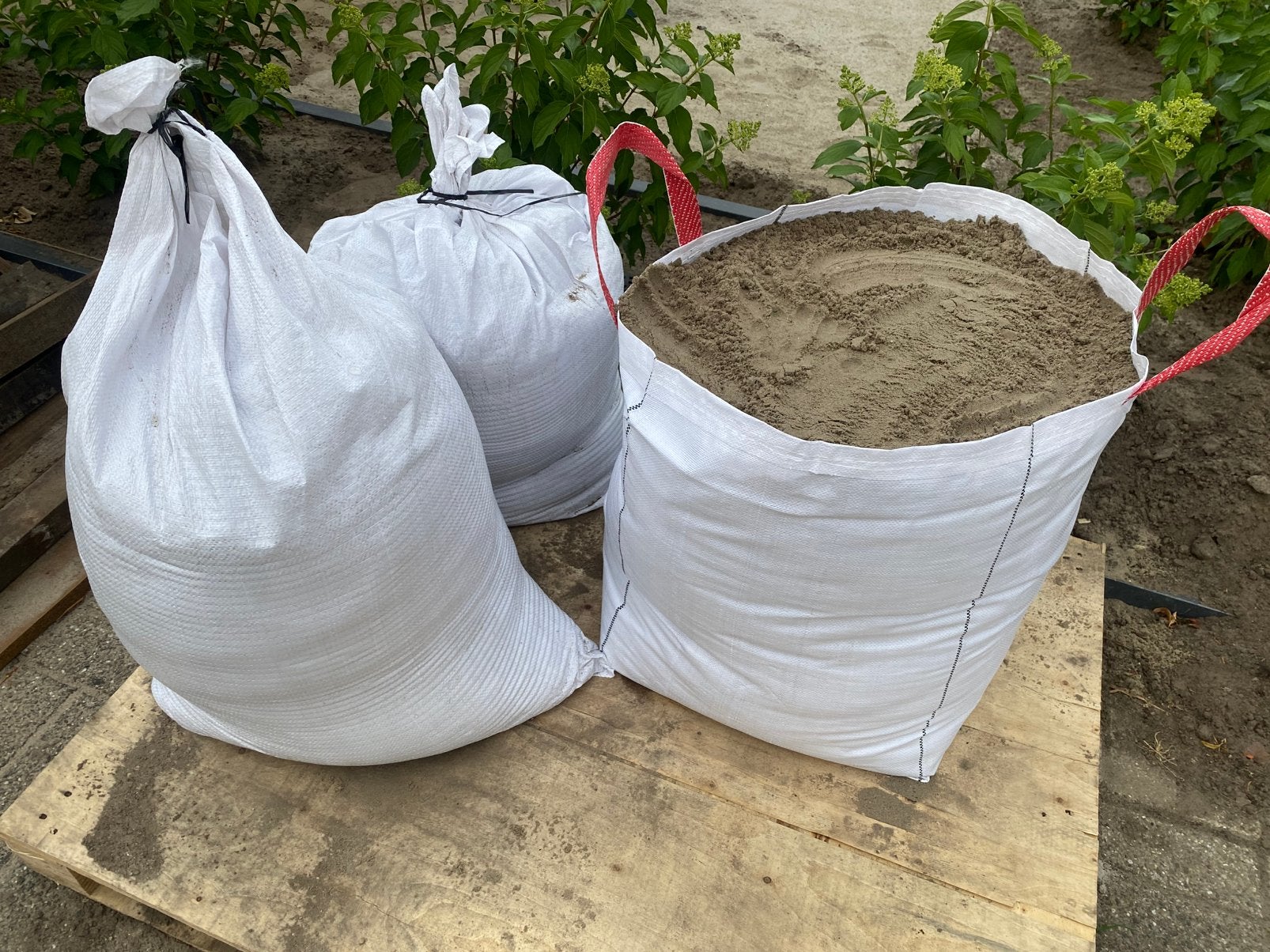 Aangeboden wit zand, Tuin en Terras, Zand, Ophalen, Zo goed als nieuw