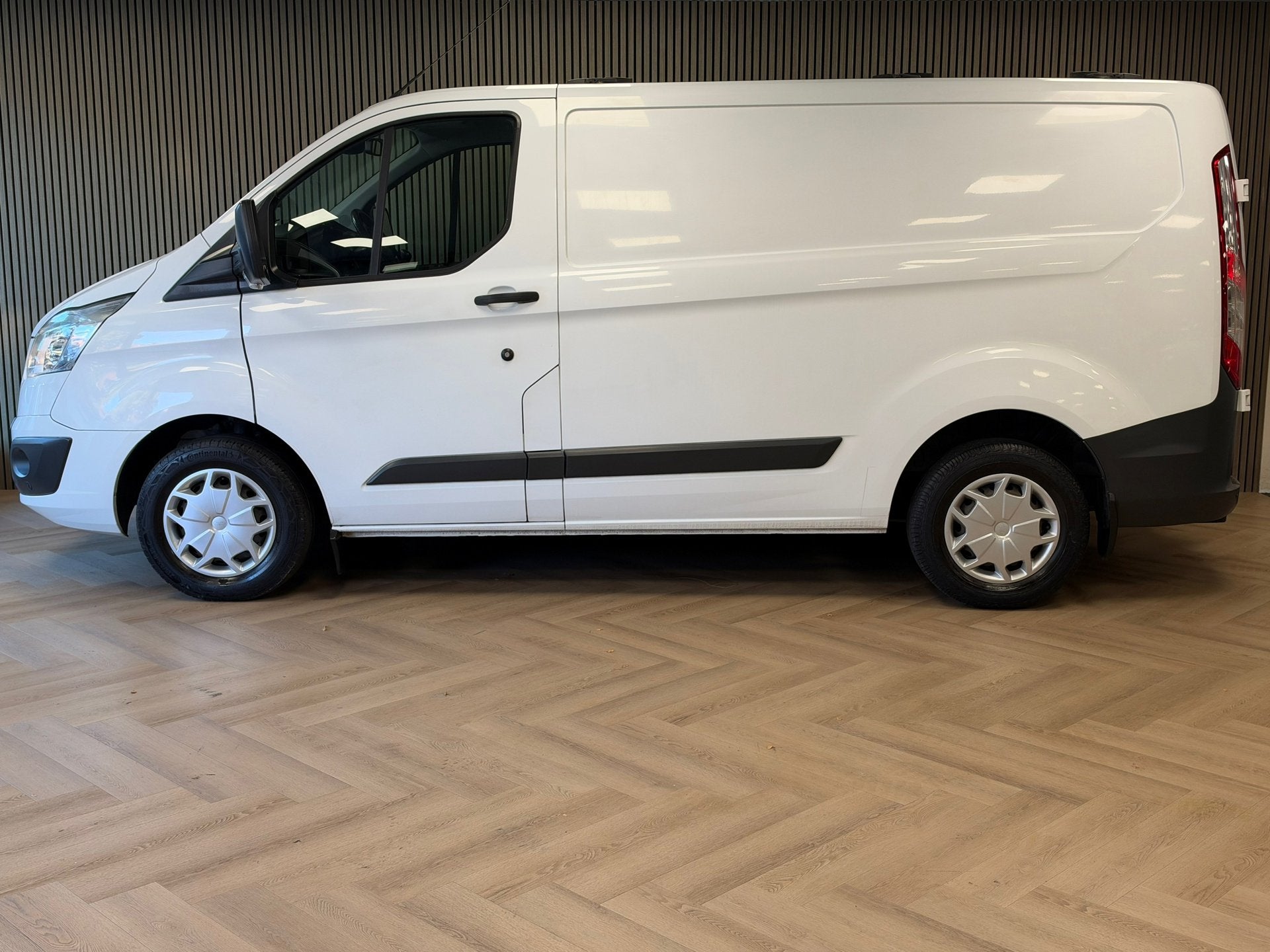 Ford Transit Custom 270 2.0 TDCI L1H1 NAVI CAMERA TREKHAAK W, Auto's, Stof, 4 cilinders, Met garantie (alle), Wit