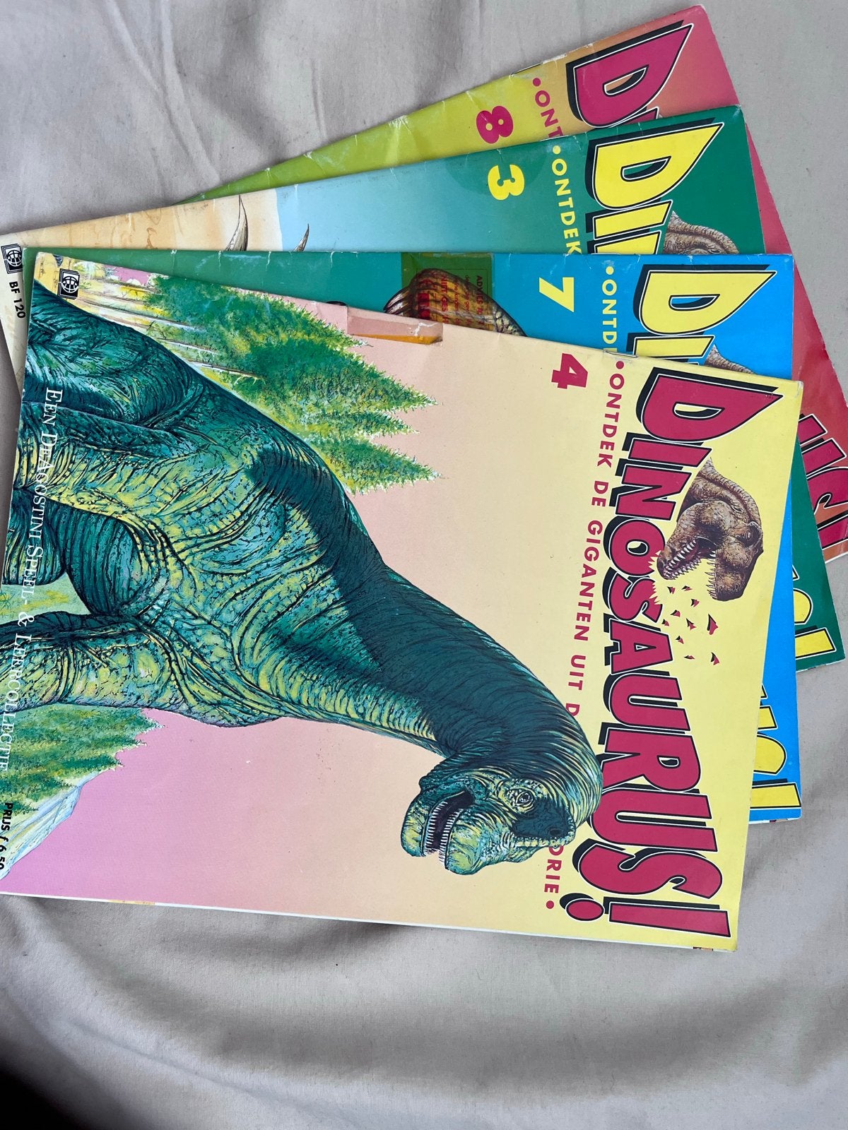 Dino boeken - Ontdek de giganten uit de prehistorie, Boeken, Ophalen of Verzenden, Gelezen, Natuur algemeen