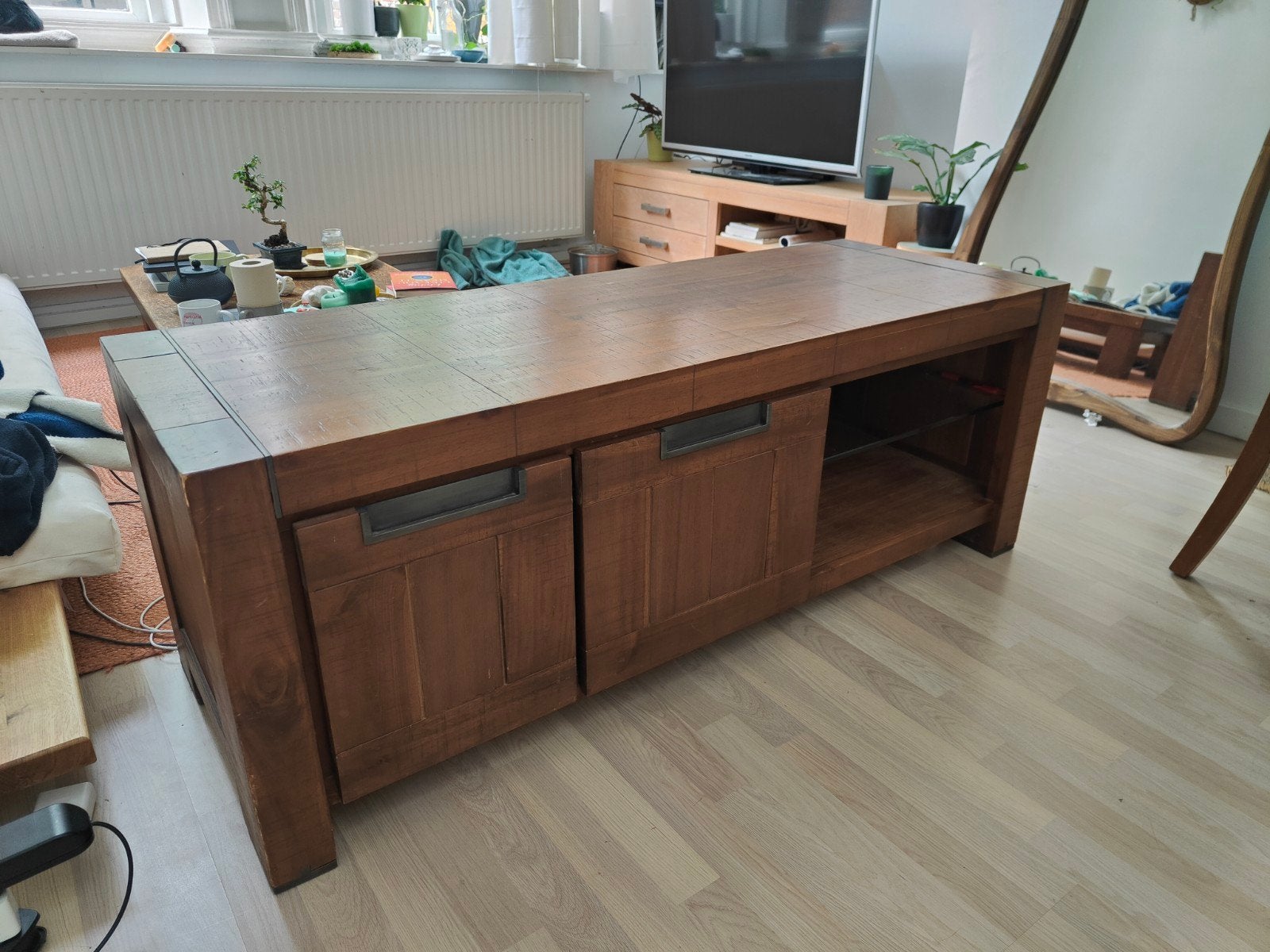 Mooi, stevig, houten tv meubel/dressoir, Huis en Inrichting, Kasten | Dressoirs, Ophalen, 100 tot 150 cm, Kersenhout, 25 tot 50 cm