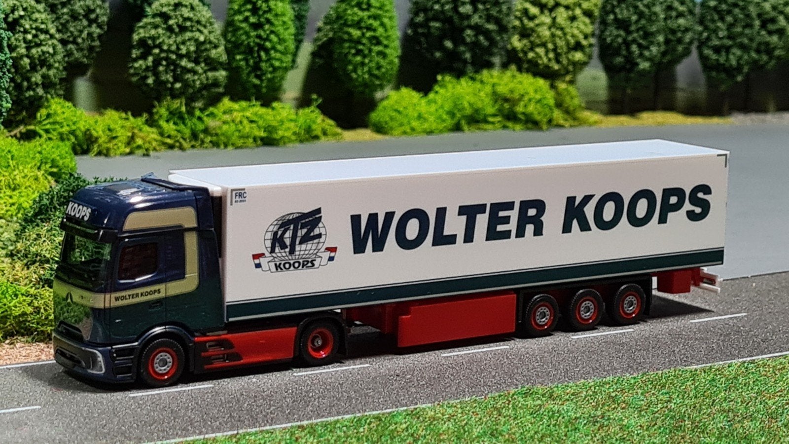 264 Herpa 1:87 Wolter Koops Mercedes ProCabin koeloplegger, Ophalen of Verzenden, Nieuw, Bus of Vrachtwagen, Tekno