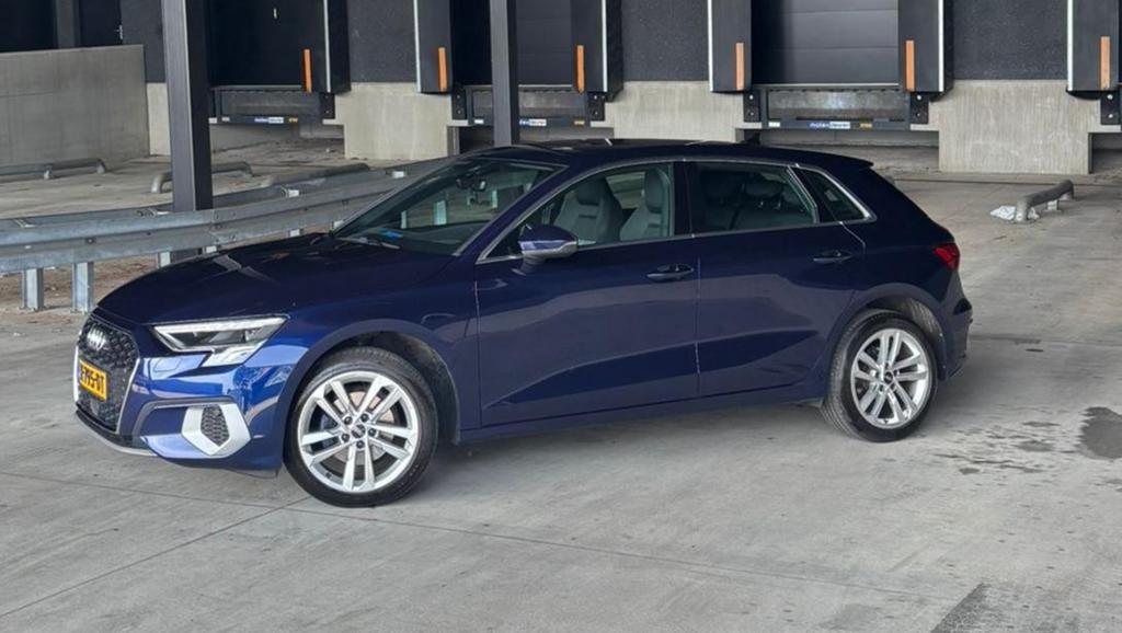 Audi A3 30 Tfsi 110pk Mhev S-tronic 11/2023 Blauw, Auto's, Audi, Stof, Elektrische buitenspiegels, Blauw, Origineel Nederlands
