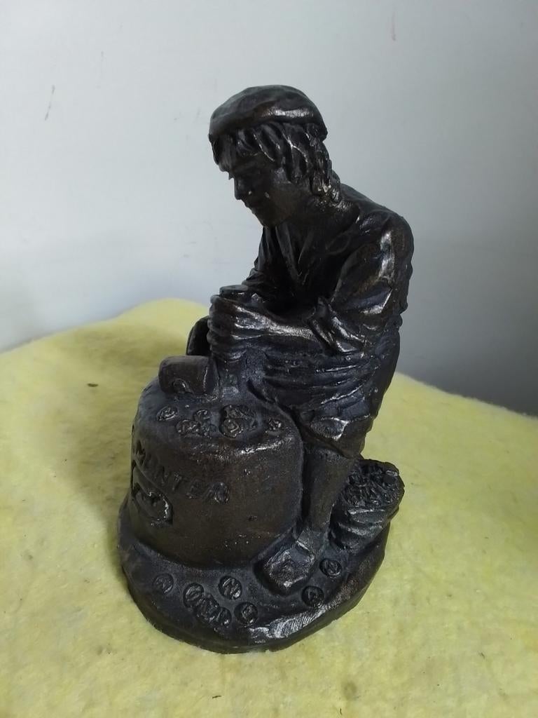 10123) mooi beeldje  DE  Munter, Ophalen of Verzenden, Zo goed als nieuw, Dier
