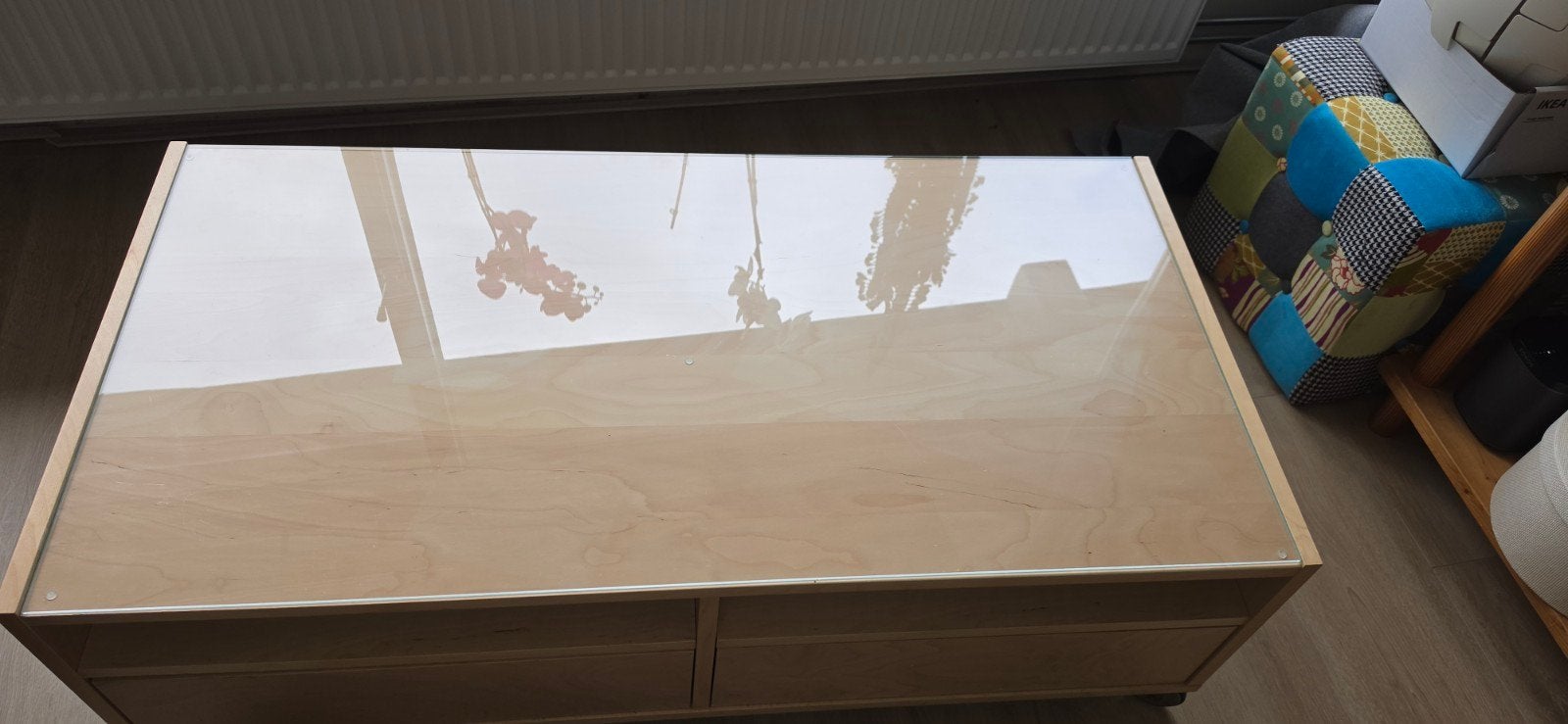 Salontafel met glazen blad en lades openvakken op wieltjes, Ophalen, Gebruikt, 100 tot 150 cm, 50 tot 100 cm
