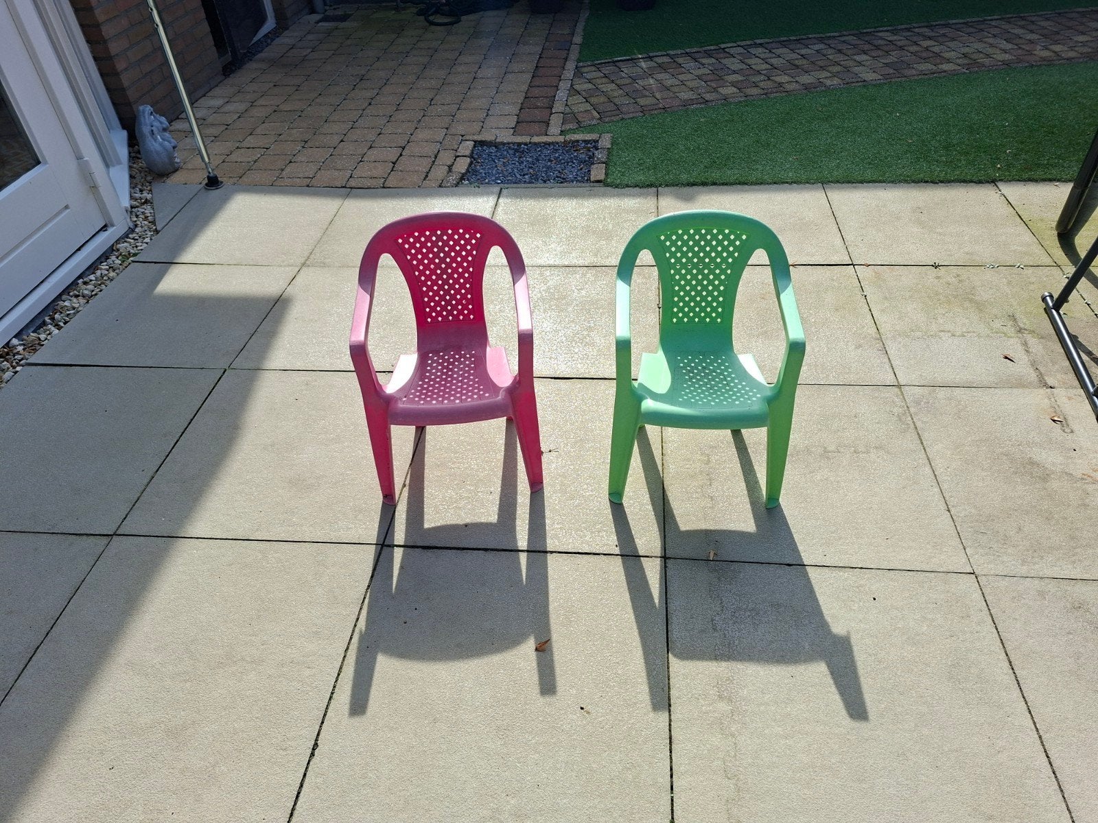 Leuke plastic kinderstoeltjes - roze en groen, Ophalen, Gebruikt, Overige typen