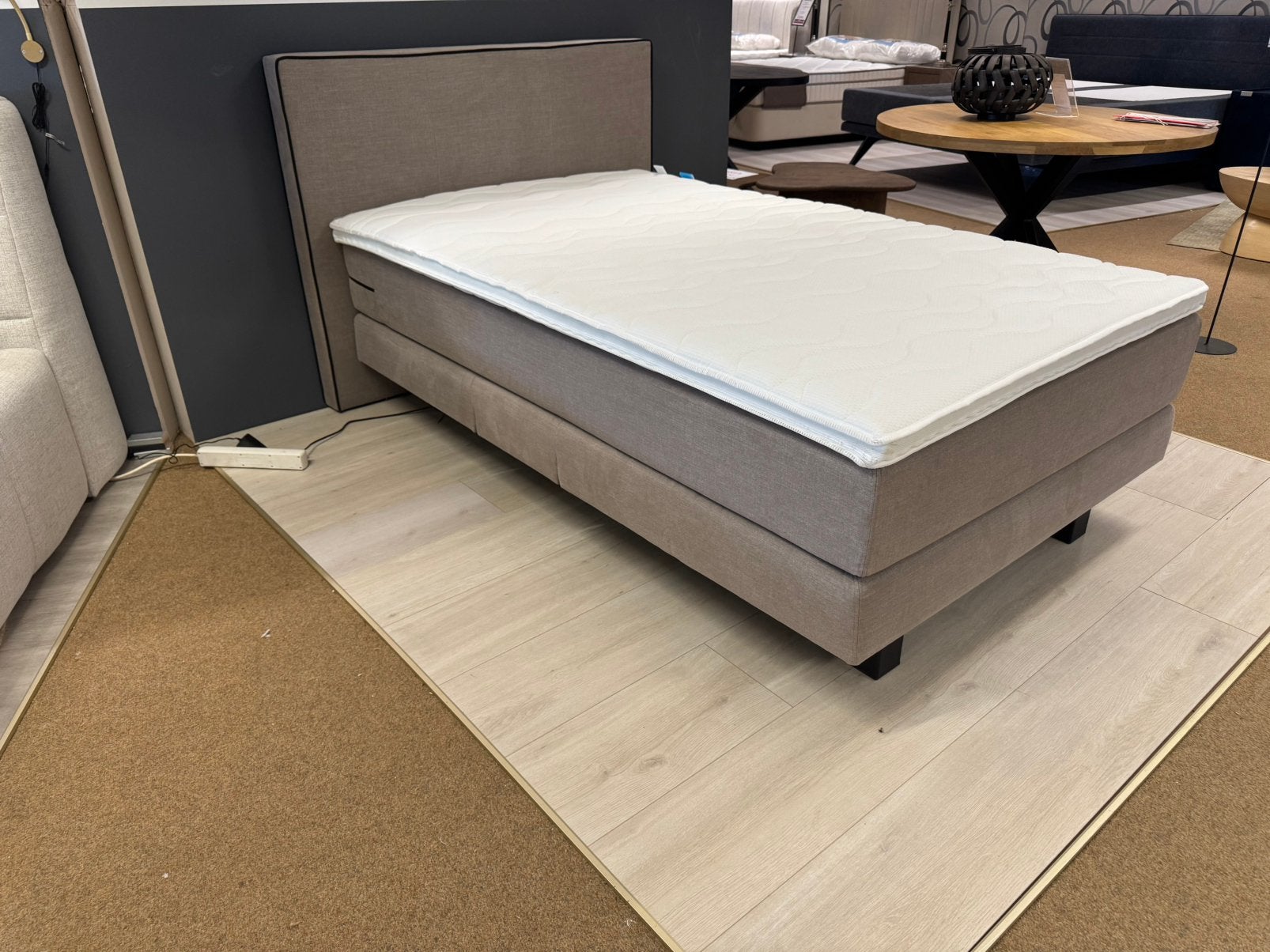 Boxspring Elektrisch 120x200cm Taupe Direct/Leverbaar E-7410, Ophalen, Bruin, Nieuw, Mwonenenslapen@ziggo.nl