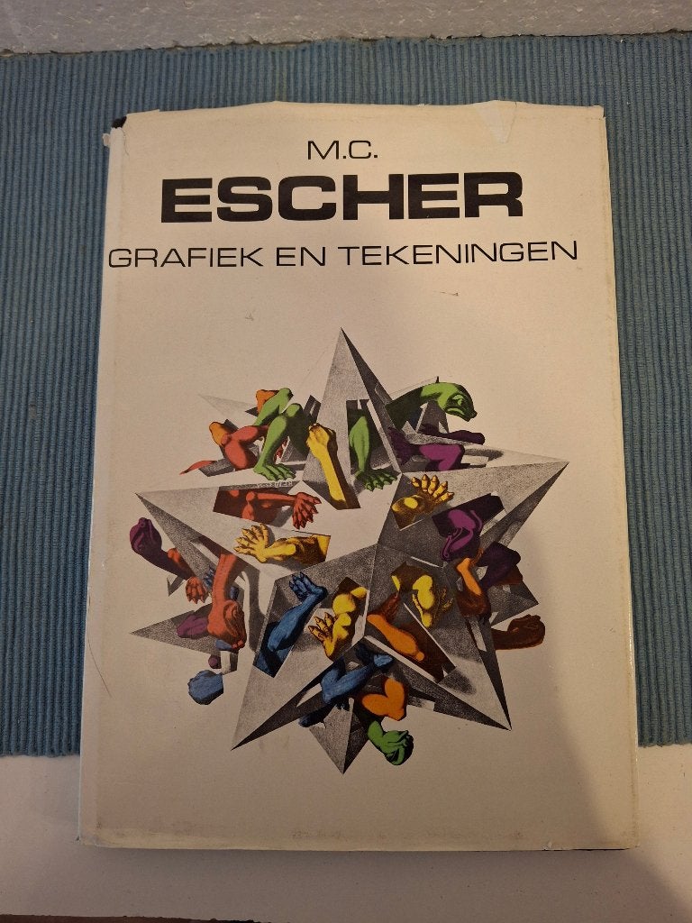 M C Escher - Grafiek en Tekeningen - 15de druk 1976, Ophalen of Verzenden, Gelezen, Grafische vormgeving