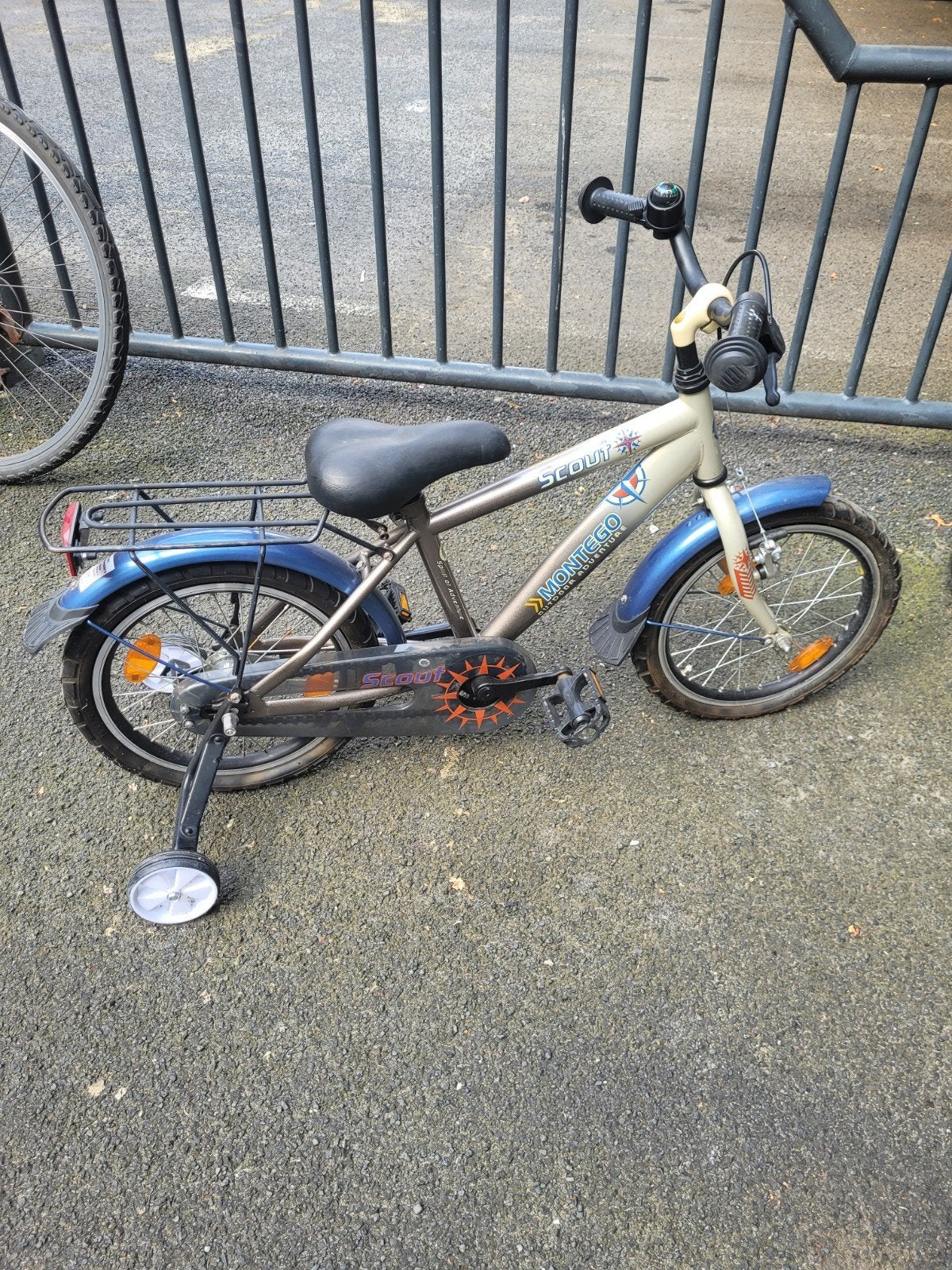 Kinderfiets 16 inch Montego Scout met zijwieltjes, Fietsen en Brommers, Ophalen, Zijwieltjes, Velgrem, Montego Scout