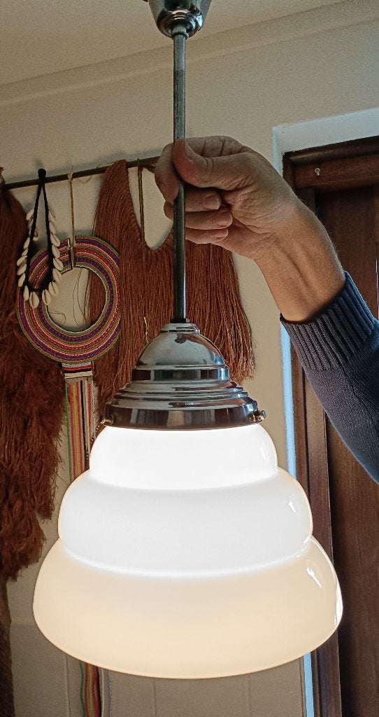 Art deco opaline lamp met orginele chroom kappen en stang, Ophalen of Verzenden
