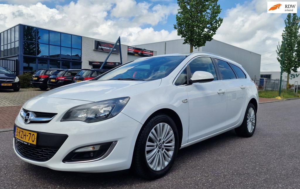 Opel Astra Sports Tourer 1.7 CDTi Cosmo PSENSOR NAVI CRUISE, Auto's, Voorwielaandrijving, Euro 5, Gebruikt, 4 cilinders