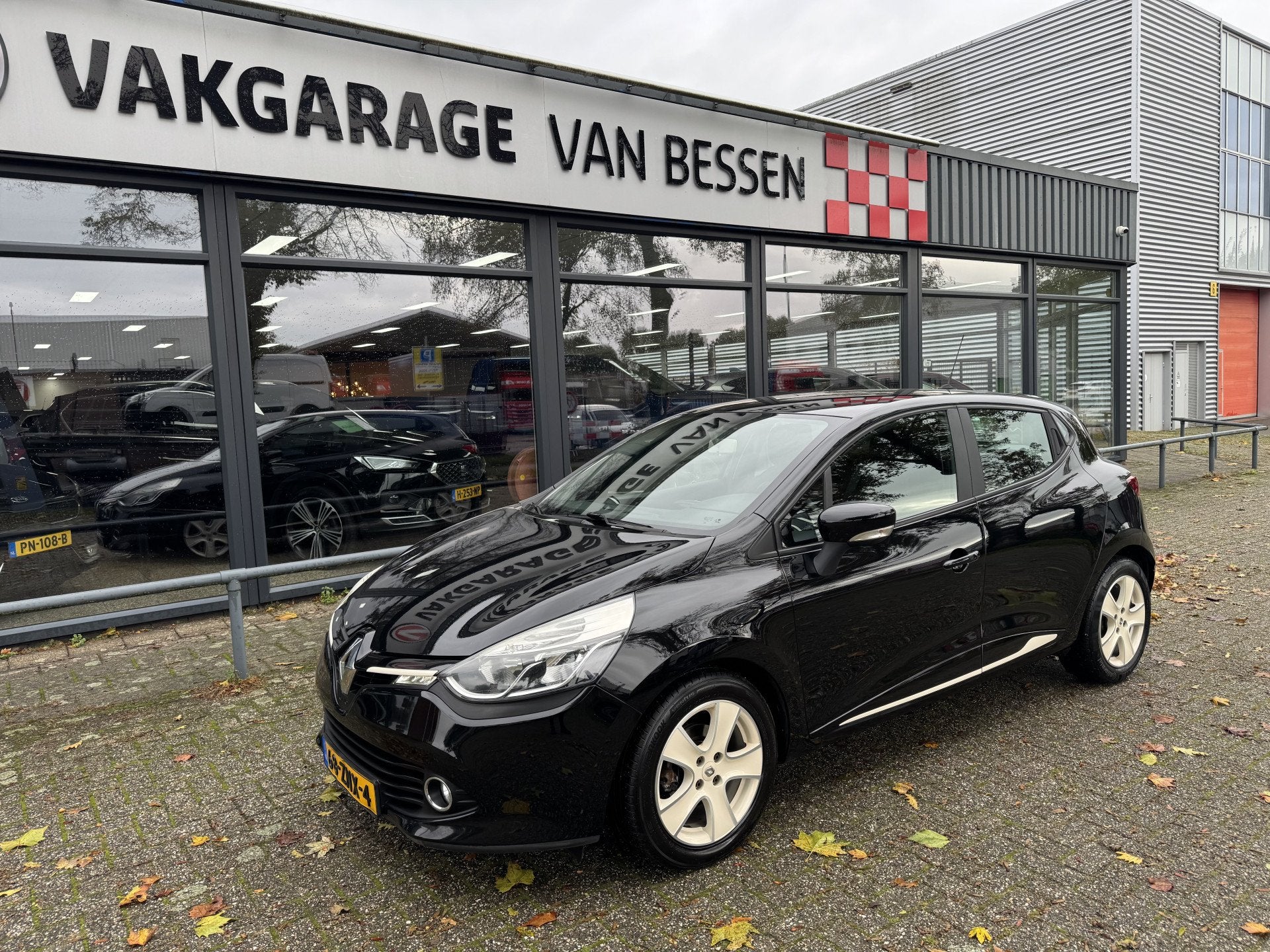 Renault Clio 0.9 TCe Expression AICRO-CRUISE-NAVI (bj 2013), Auto's, Voorwielaandrijving, Stof, Zwart, 540 kg