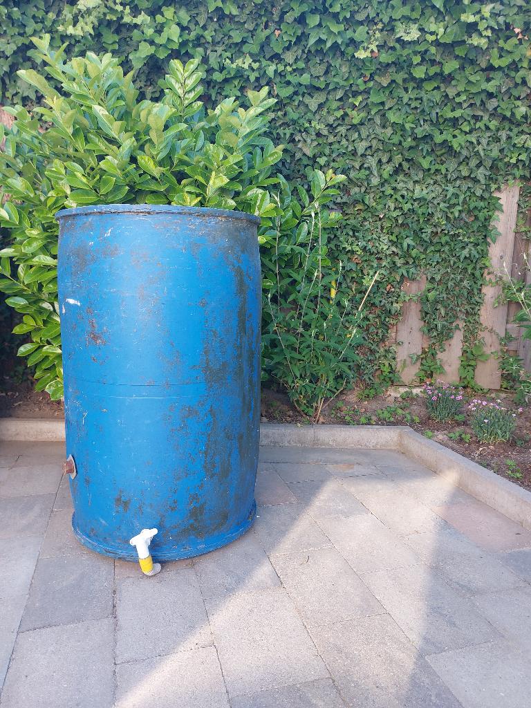 Gratis Regenton 240 Liter, Tuin en Terras, Regentonnen, Ophalen, Kunststof, Gebruikt, Met kraantje