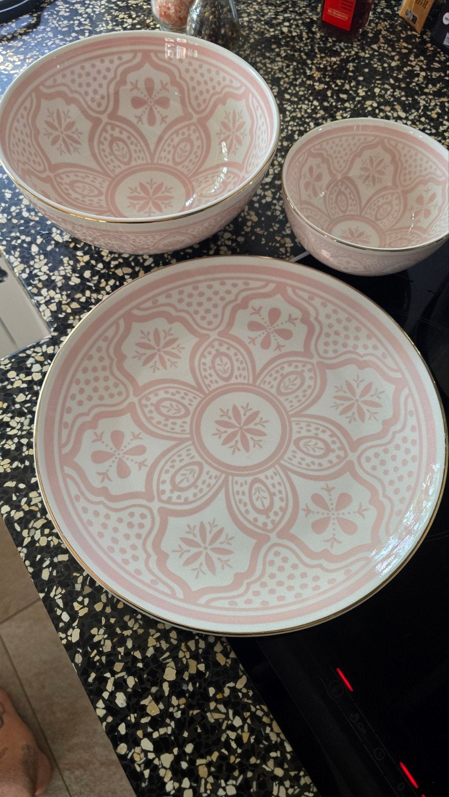 Gevraagd!! Servies Action roze, Ophalen of Verzenden, Aardewerk, Overige stijlen