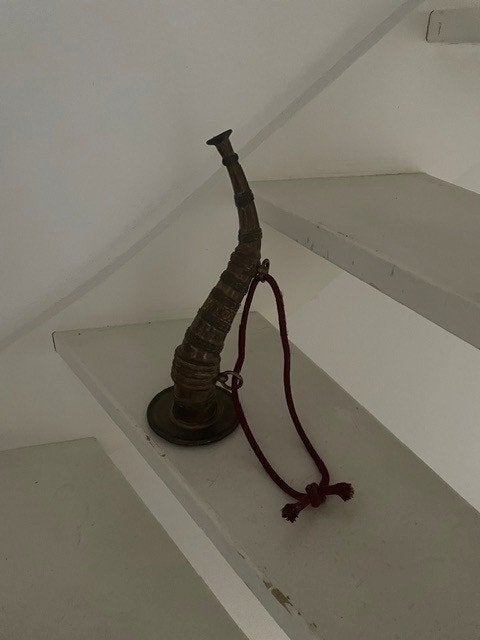 Vintage decoratieve hoorn van brons, Antiek en Kunst, Ophalen, Koper