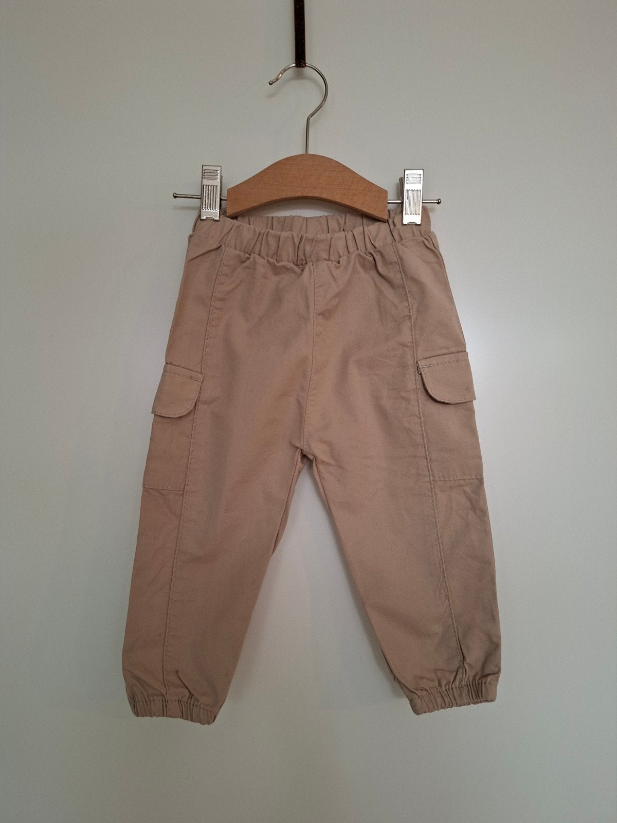 Mooie beige broek maat 74 80 zgan Mooie jogger maat 74 80, Lc Waikiki, Broekje, Ophalen of Verzenden, Zo goed als nieuw