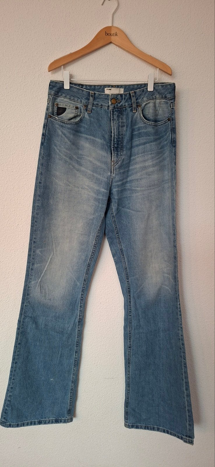 Lois Linette-V 90's rigid flare W29 /L34 baggy maat 38
Baggy, Blauw, Ophalen of Verzenden, W28 - W29 (confectie 36), Loïs