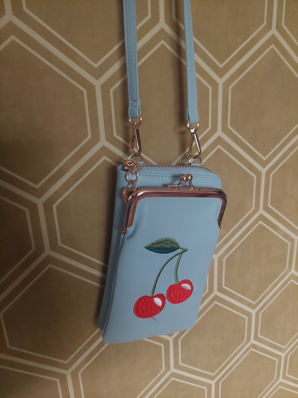 Banned Retro Telefoontasje met kersjes - Nieuw!, Ophalen of Verzenden, Nieuw, Schoudertasje