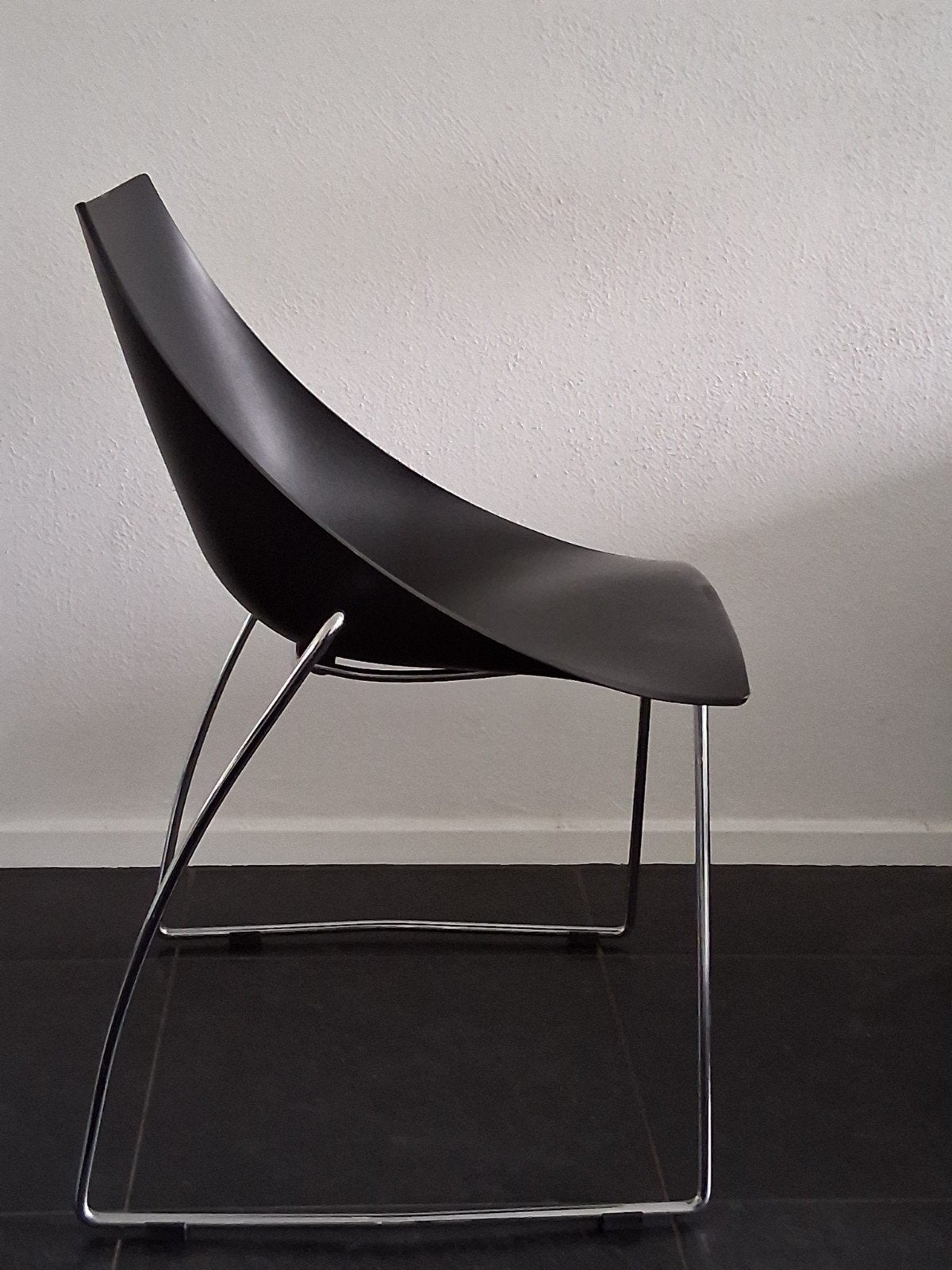 2 Design stoelen Kunststof/Chroom Kleur Zwart, Ophalen, Kunststof, Twee, Zwart