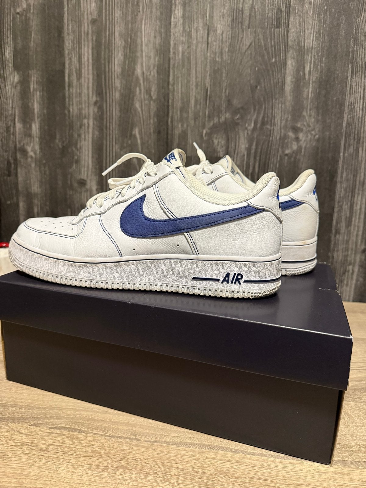 Nike Air Force 1 '07 LV8 - Wit met blauw, Wit, Ophalen of Verzenden, Sneakers of Gympen, Zo goed als nieuw