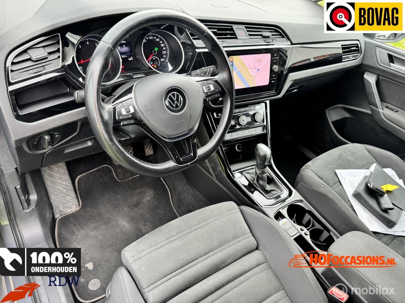 Volkswagen Touran 1.5 TSI Highline 7p Massage/carplay/trekha, Auto's, Dealer onderhouden, 15 km/l, Zwart, 4 cilinders