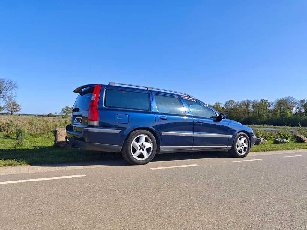 7-persoons Volvo V70 2.3 T-5 250PK AUT 2000 Blauw GPS camera, Auto's, Volvo, 1800 kg, Blauw, Leder en Stof, Stationwagon