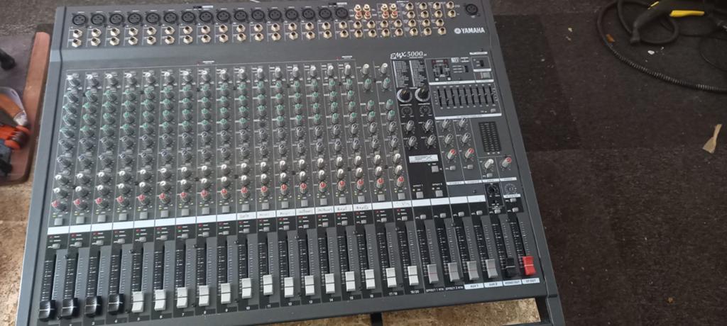Yamaha EMX5000-20 Powermixer - 20 kanalen, Ophalen, Gebruikt, 20 kanalen of meer, Microfooningang