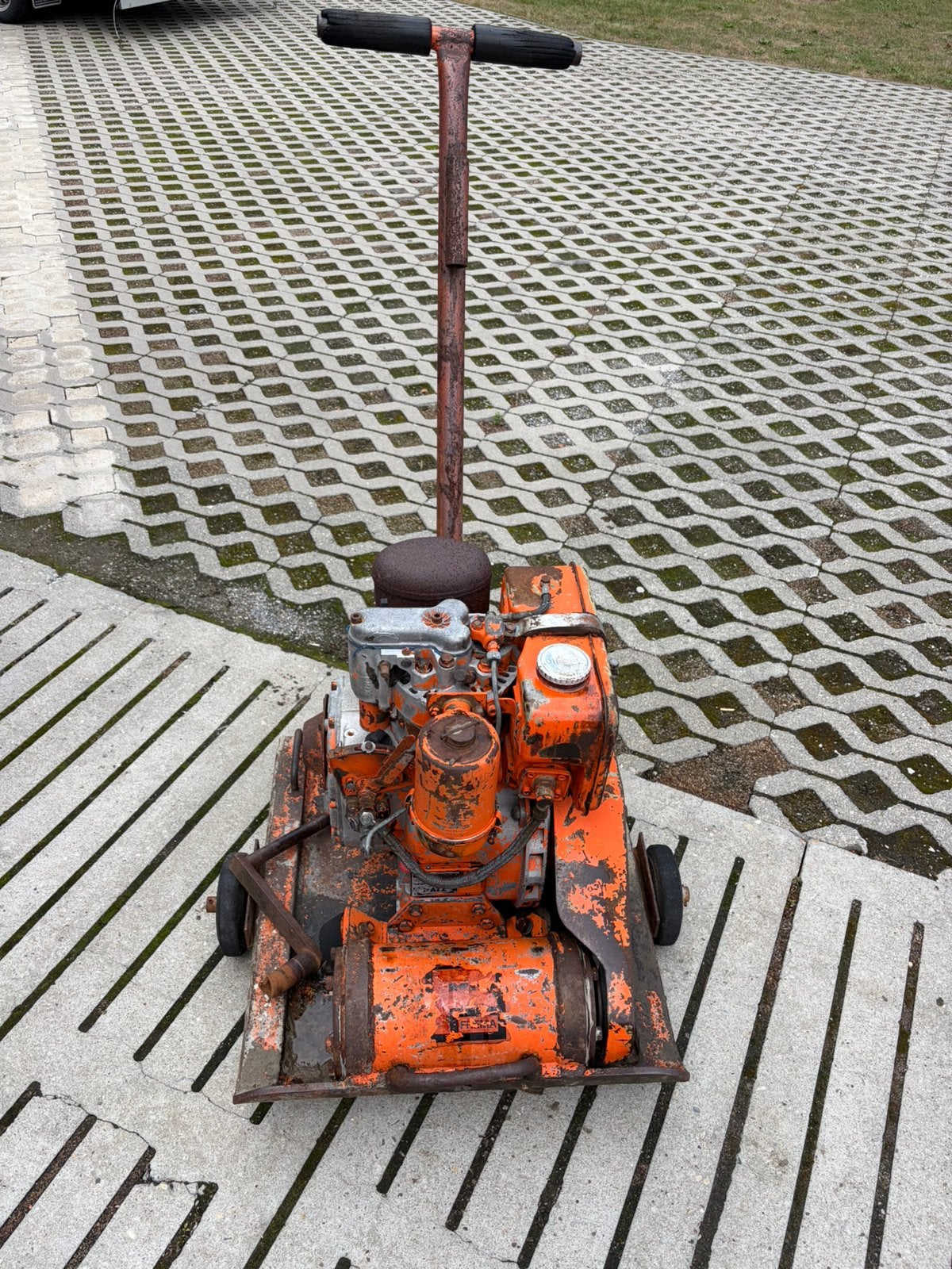 Trilplaat met onverwoestbare Hatz motor, Ophalen, Gebruikt