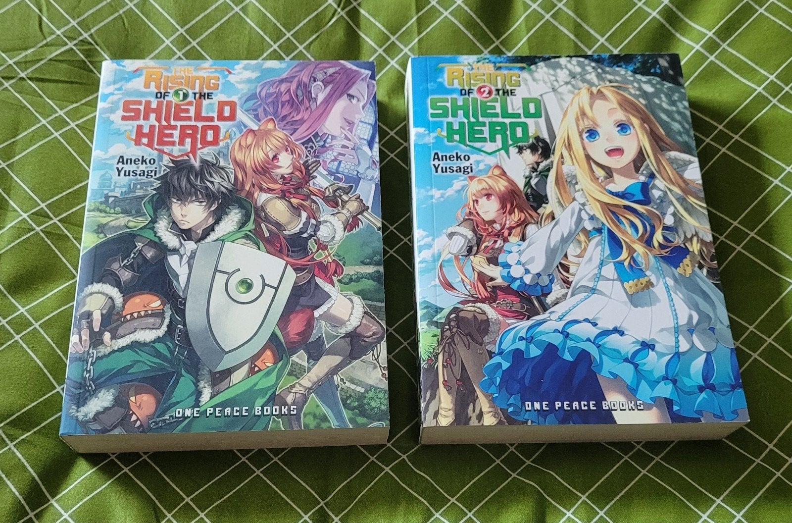 Rising of the shield hero vol. 1 en 2, Ophalen of Verzenden, Zo goed als nieuw, Fictie