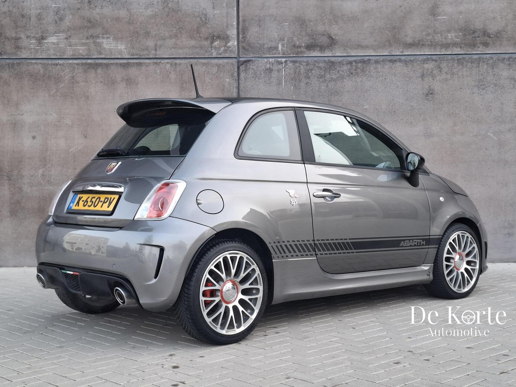 Abarth 595 1.4 T-Jet Custom 140PK | Sport uitlaat| PDC | Blu, Auto's, Voorwielaandrijving, Gebruikt, 4 cilinders, Met garantie (alle)