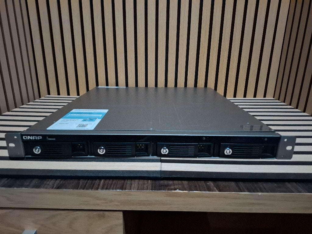 QNAP TS-453U-RP 4-Bay Professional NAS 8GB / 250GB SSD Cache, Computers en Software, NAS, Ophalen of Verzenden, Gebruikt