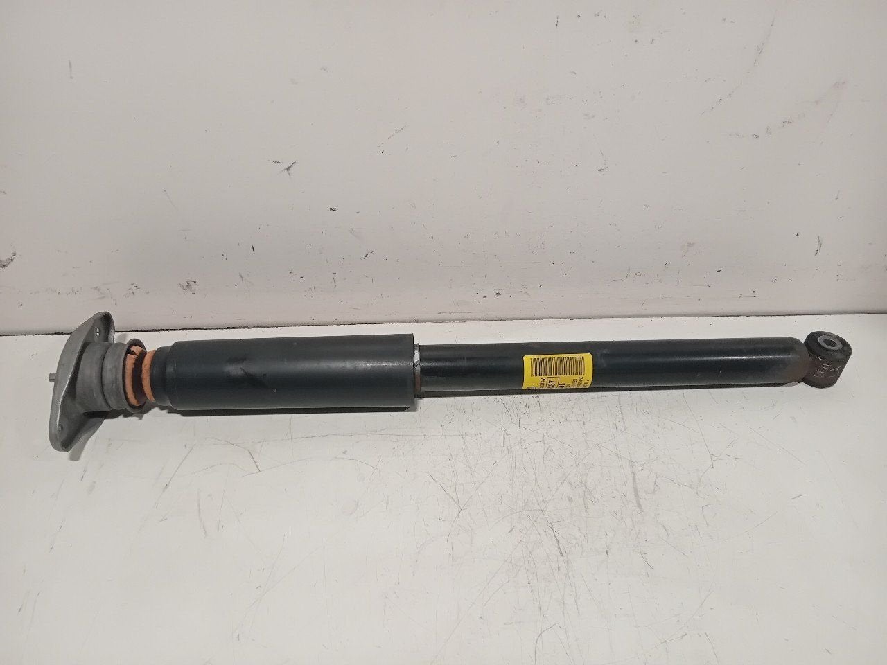 Schokbreker links achter Opel Karl, Onderdelen@venauto.nl, Van der Ven Autorecycling B.V., Gebruikt, Ettenseweg 76, 4706 PB Roosendaal, The Netherlands
