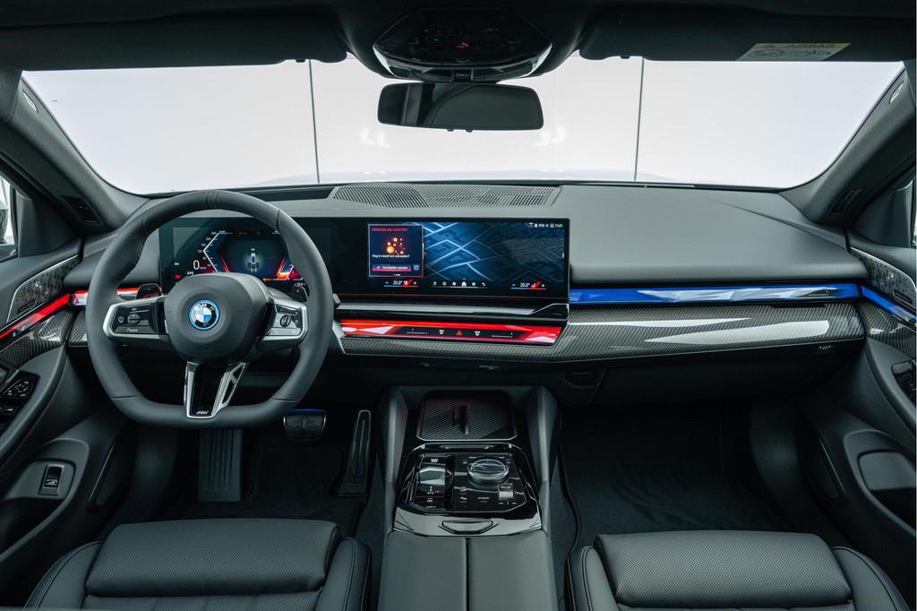 BMW 5 Serie 550e xDrive M Sport Automaat / Panoramadak / Tre, Automaat, Zwart, Leder, Bedrijf