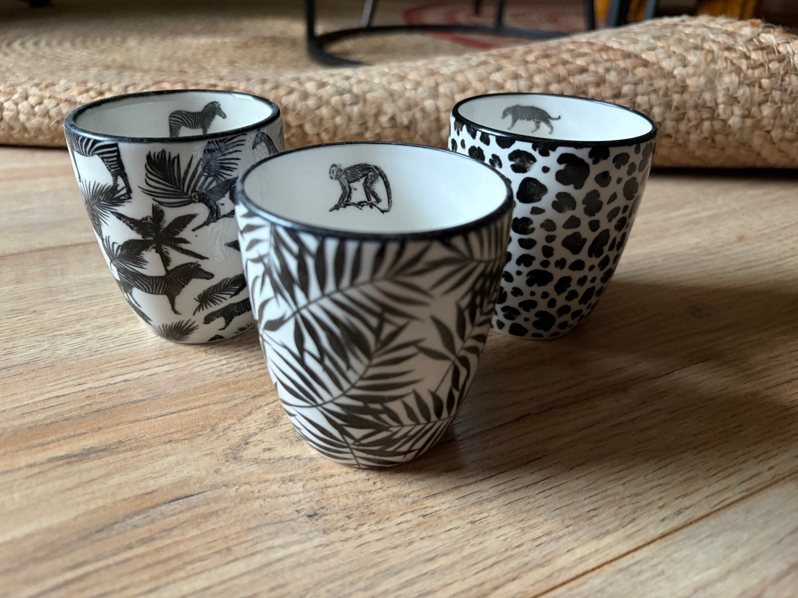3 nieuwe (koffie) kopjes met safari en tijgerprint zwart wit, Huis en Inrichting, Keuken | Servies, Overige materialen, Nieuw