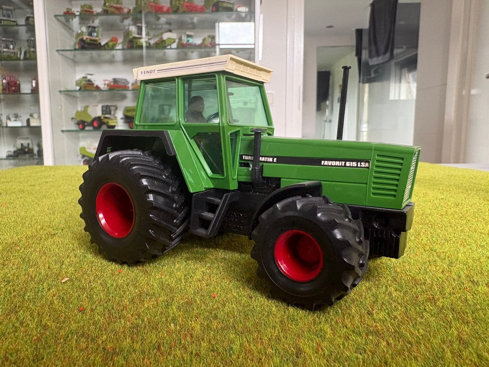 Fendt 615 LSA brede banden Britains, Ophalen of Verzenden, Zo goed als nieuw, Tractor of Landbouw, Britains