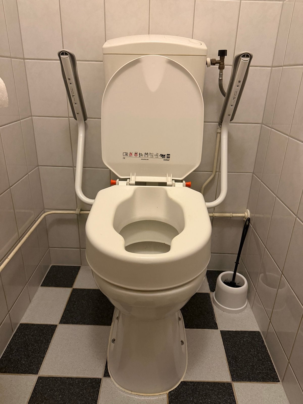 Toiletverhoger, Ophalen