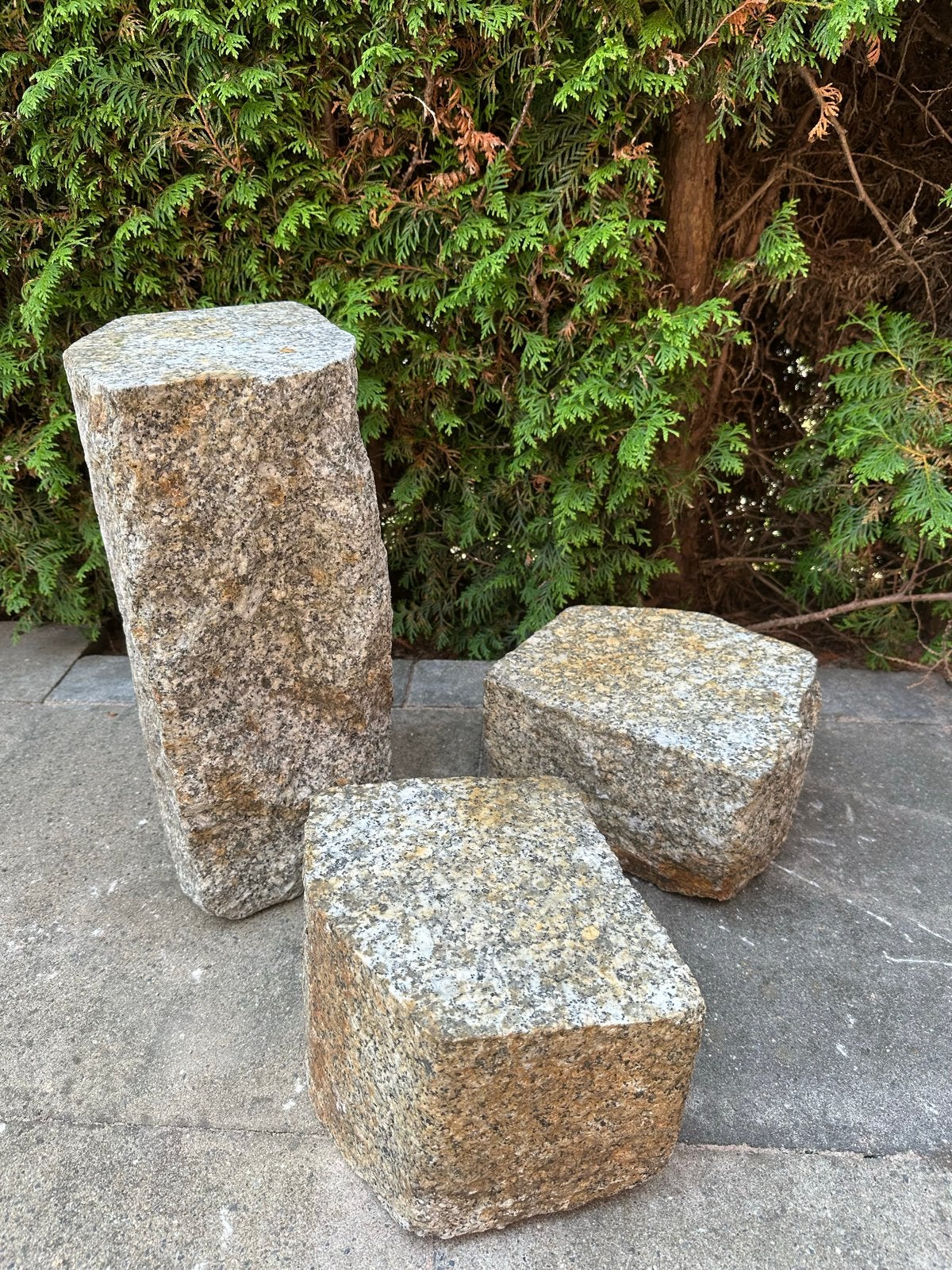 3 Decoratieve granieten pilaren -sokkels, Tuin en Terras, Grind, Keien en Split, Ophalen, Graniet, Zo goed als nieuw, Kei
