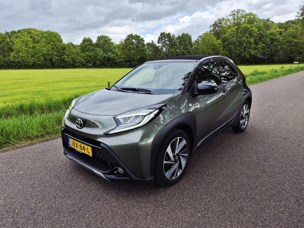 Toyota Aygo X 1.0 Vvt-i MT 72pk 2022 Groen, Stof, Parkeerassistent, Zwart, 4 stoelen