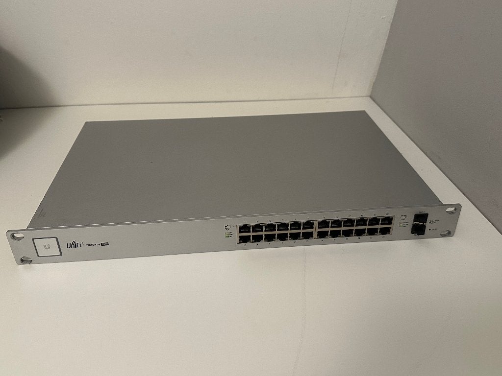 Unifi US-24-250W PoE / Managed 24p Gbit switch (Ubiquiti), Computers en Software, Netwerk switches, Ophalen of Verzenden, Gebruikt